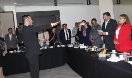 Fernando Maldonado Lamadrid asume presidencia del Cap�tulo San Quint�n del Coleg