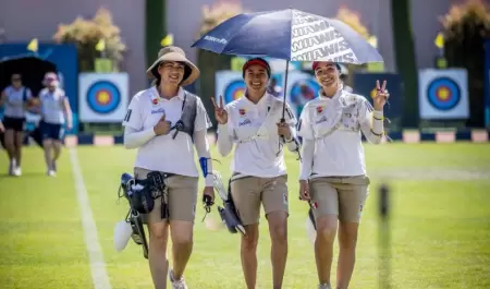 Alejandra Valencia, Ana V�zquez y �ngela Ruiz