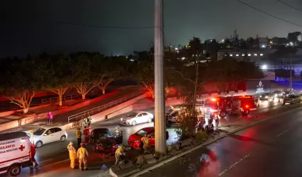 Seis lesionados en choque sobre Rosas Magall�n; otra volcadura deja un joven her