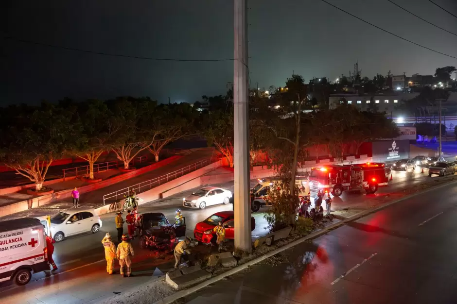 Seis lesionados en choque sobre Rosas Magallón; otra volcadura deja un joven herido