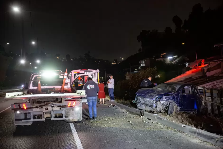 Seis lesionados en choque sobre Rosas Magallón; otra volcadura deja un joven herido