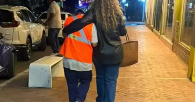 Localiza Polic�a Tur�stica a persona extraviada y la re�ne con su familia