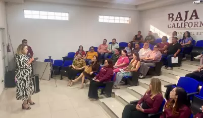 Capacitan a familias interesadas en adoptar