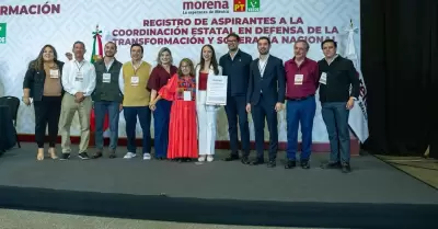 Formaliza su registro en el proceso interno de Morena.