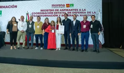 Formaliza su registro en el proceso interno de Morena.