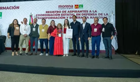Formaliza su registro en el proceso interno de Morena.