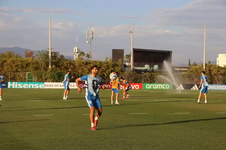 Irán cierra preparación en Tijuana rumbo a su duelo contra Egipto entre homenajes e intercambio de reconocimientos