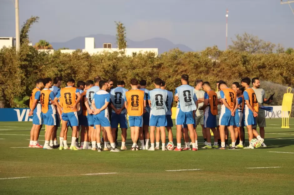 Irán cierra preparación en Tijuana rumbo a su duelo contra Egipto entre homenajes e intercambio de reconocimientos