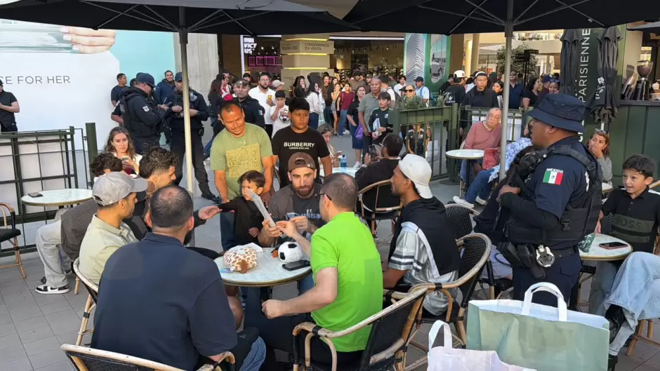 Por fin, cara a cara: el Team Melli convive con la afici�n tijuanense tras d�as de restricciones