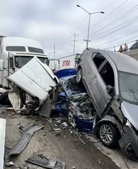 Accidente de tr�iler que da�� 37 veh�culos