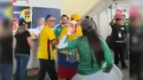 Video de aficionada que lanza cerveza a seguidores de Ecuador desata cr�ticas en