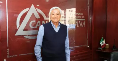 CANACO Tijuana felicita a Ra�l P�rez Rojas por 63 a�os dedicados a la cultura y 