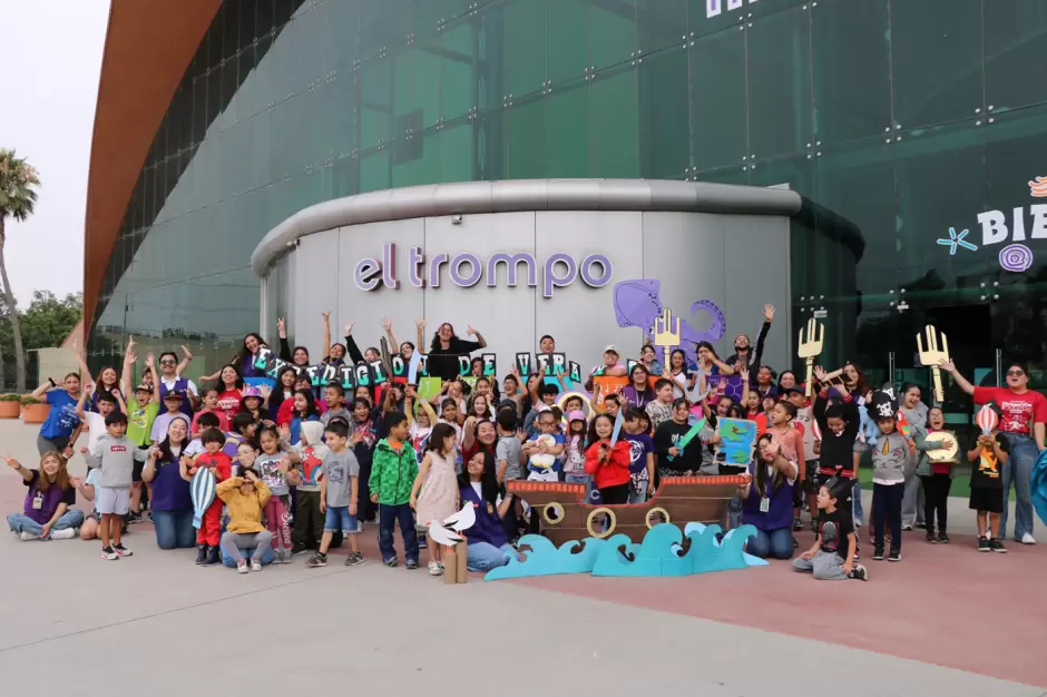 Campamento de verano con actividades de ciencia, fantasía y creatividad