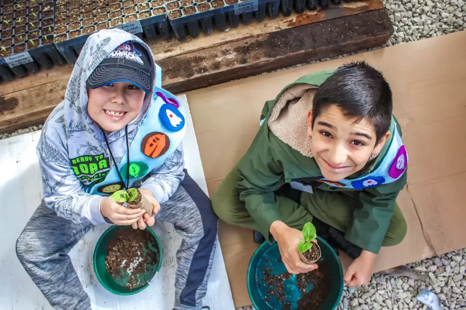 Campamento de verano con actividades de ciencia, fantasía y creatividad
