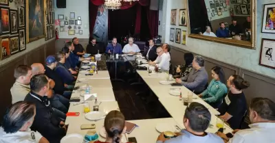 Burgue�o destaca avances de gobiernos de Morena ante empresarios de Tijuana