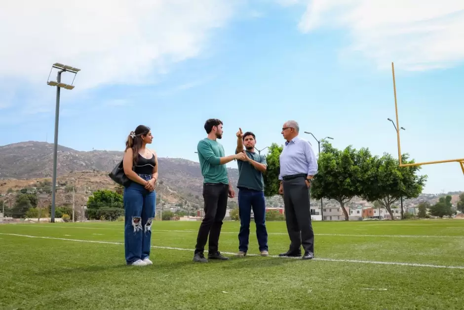 Realiza Alfredo �lvarez gira de actividades en Tecate