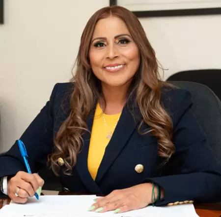 Claudia Agat�n