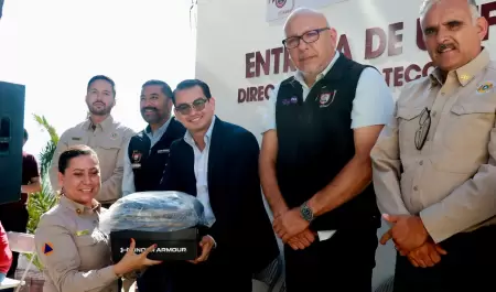 Entrega Ayuntamiento de Tijuana nuevos uniformes a personal de Protecci�n Civil