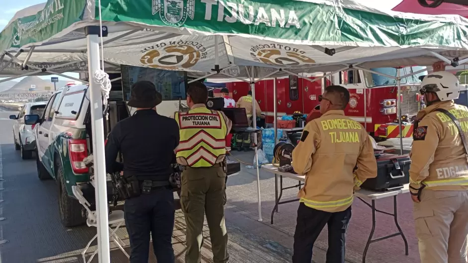 Atiende XXV Ayuntamiento de Tijuana derrame de material químico sobre el bulevar 2000
