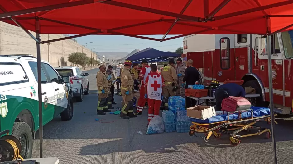 Atiende XXV Ayuntamiento de Tijuana derrame de material químico sobre el bulevar 2000