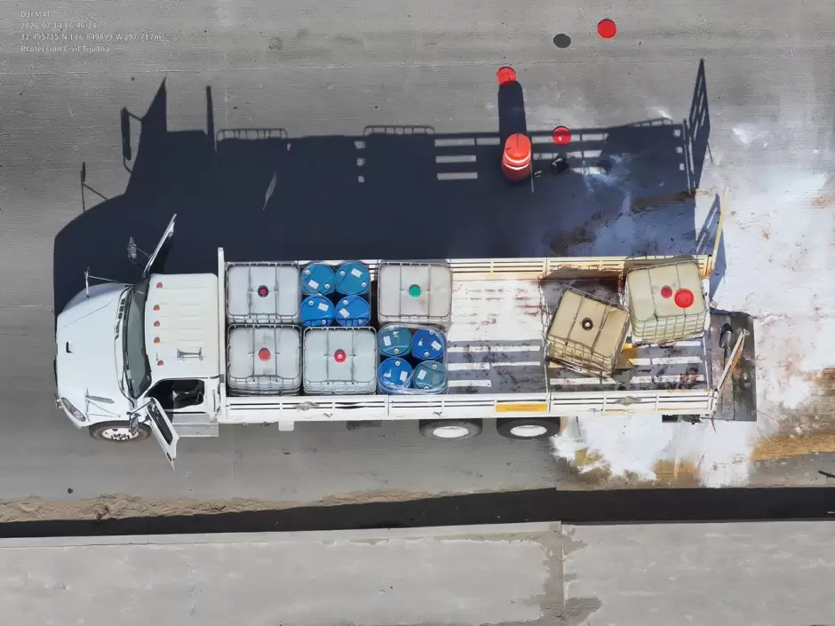 Atiende XXV Ayuntamiento de Tijuana derrame de material químico sobre el bulevar 2000