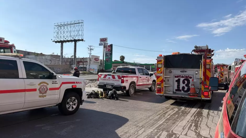 Atiende XXV Ayuntamiento de Tijuana derrame de material químico sobre el bulevar 2000