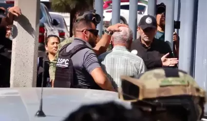Ruffo Appel es trasladado a la FGR en Tijuana