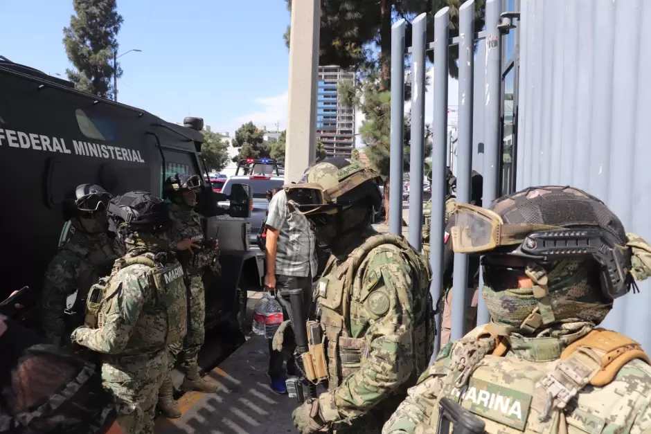 FGR negó a familia ver a Ruffo Appel y a mostrar orden de aprehensión