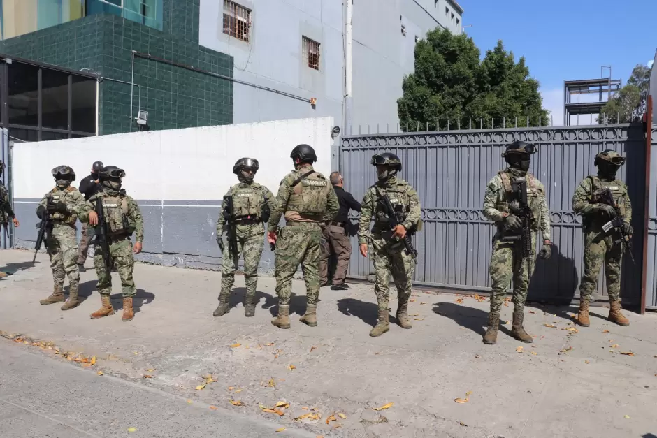 FGR negó a familia ver a Ruffo Appel y a mostrar orden de aprehensión