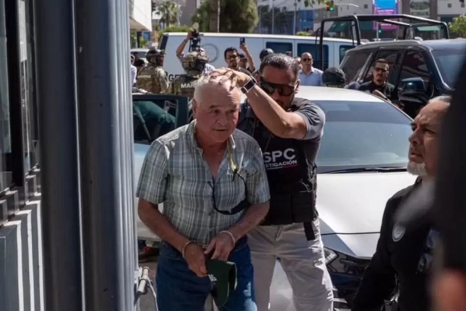 FGR negó a familia ver a Ruffo Appel y a mostrar orden de aprehensión
