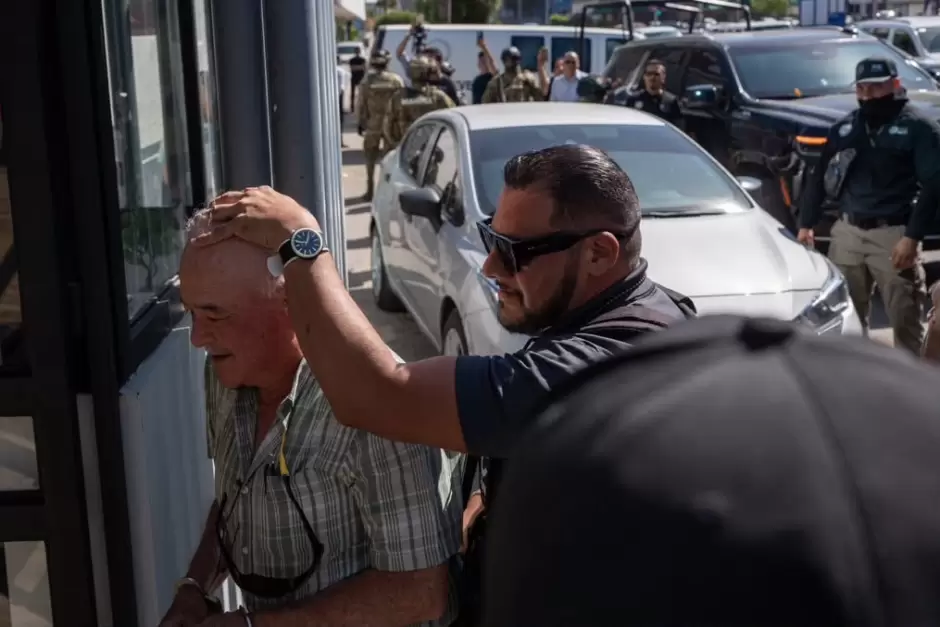FGR negó a familia ver a Ruffo Appel y a mostrar orden de aprehensión