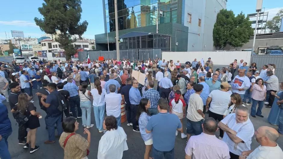 Se manifiesta para exigir liberación de Ruffo Appel; panista y expanistas denuncian a gobernadora