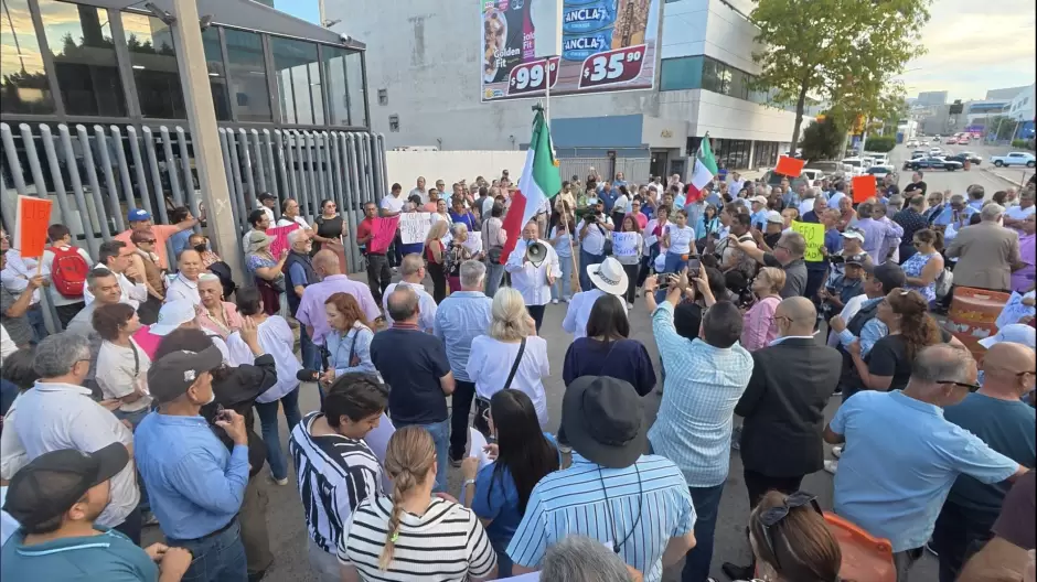 Se manifiesta para exigir liberación de Ruffo Appel; panista y expanistas denuncian a gobernadora