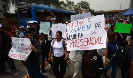 Manifestaci�n de aspirantes rechazados en el primer examen virtual de ingreso a