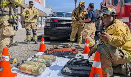 Atienden reporte de gases t�xicos en Plaza Transpeninsular de Ensenada.