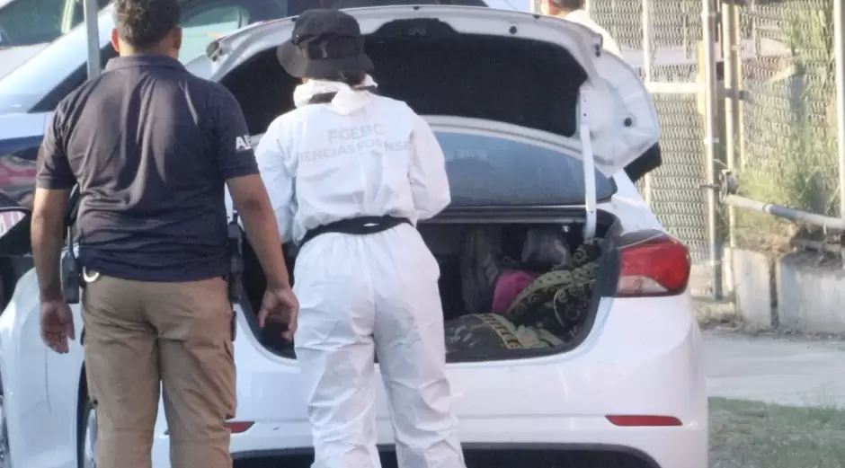Cuatro cadáveres con huellas de violencia abandonados en vehículos desatan alerta.