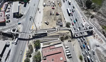 Inauguran puente peatonal �Margarito Salda�a�.