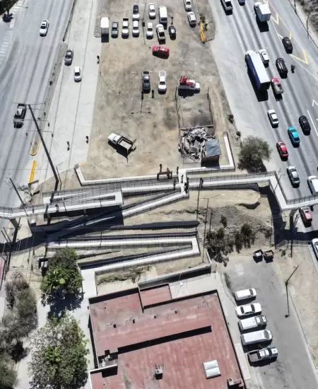 Inauguran puente peatonal �Margarito Salda�a�.