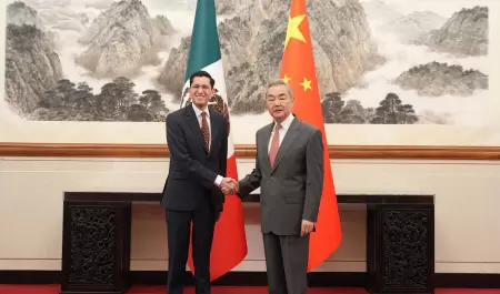 l canciller Roberto Velasco y el ministro Wang Yi se re�nieron en Beijing.