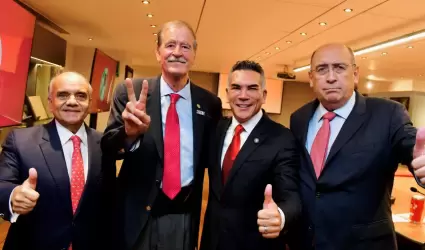 Vicente Fox se re�ne con priistas