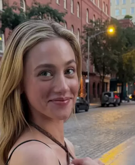 Lili Reinhart