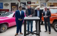 Newsom visita el programa Jay Leno's Garage para firmar una ley que celebra y preserva la herencia de los autos cl�sicos y los lowriders de California