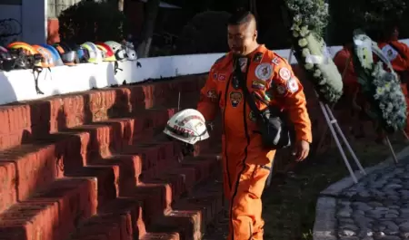 Tlatelolco recuerda a v�ctimas del sismo de 1985 con misa