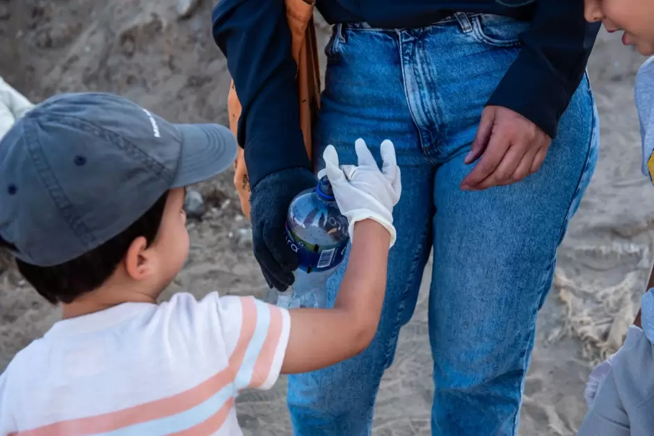 Recolectan más de 20 mil colillas de cigarro en Playas de Tijuana durante "Colillatón"