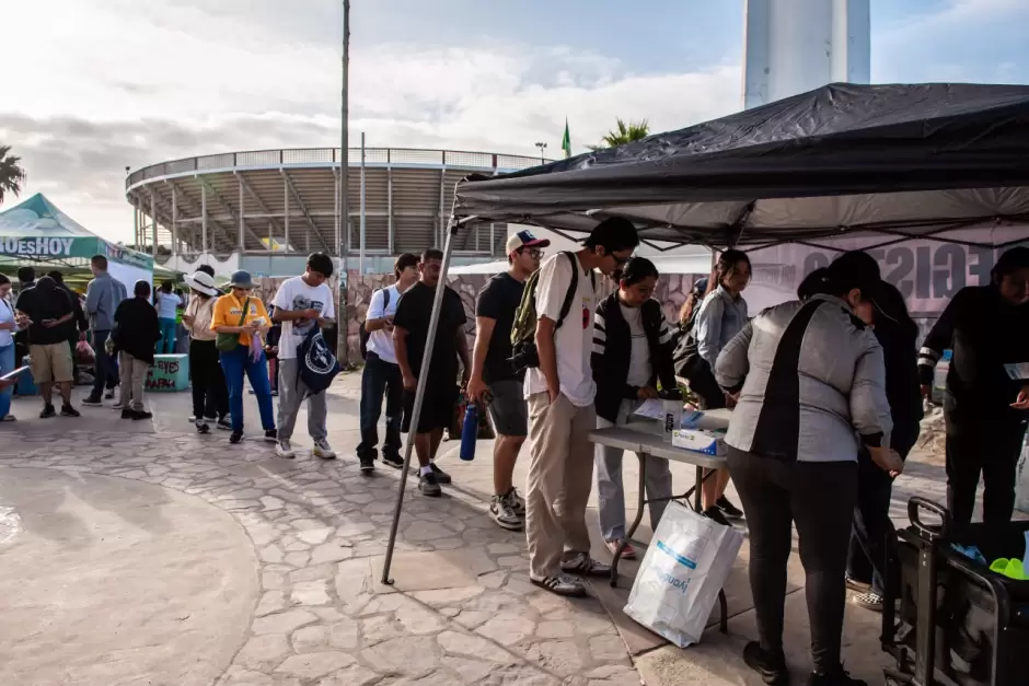 Recolectan más de 20 mil colillas de cigarro en Playas de Tijuana durante "Colillatón"