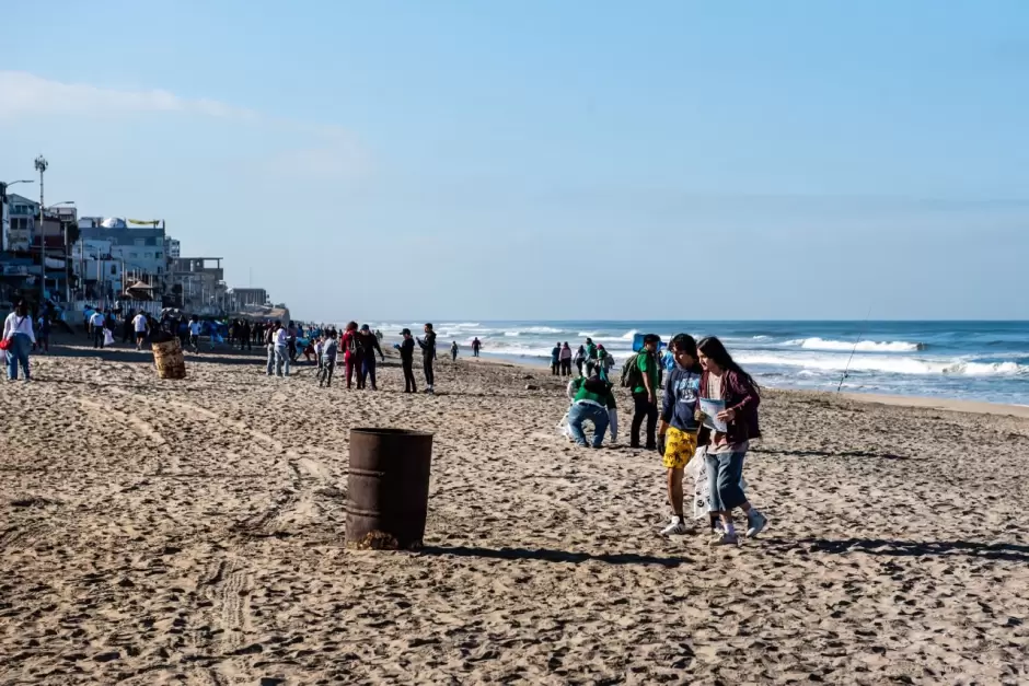Recolectan más de 20 mil colillas de cigarro en Playas de Tijuana durante "Colillatón"