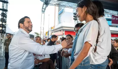 Acompa�a Burgue�o a Sheinbaum en su visita a Tijuana por la gira 'Honestidad y R