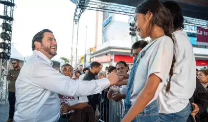 Acompa�a Burgue�o a Sheinbaum en su visita a Tijuana por la gira 'Honestidad y R