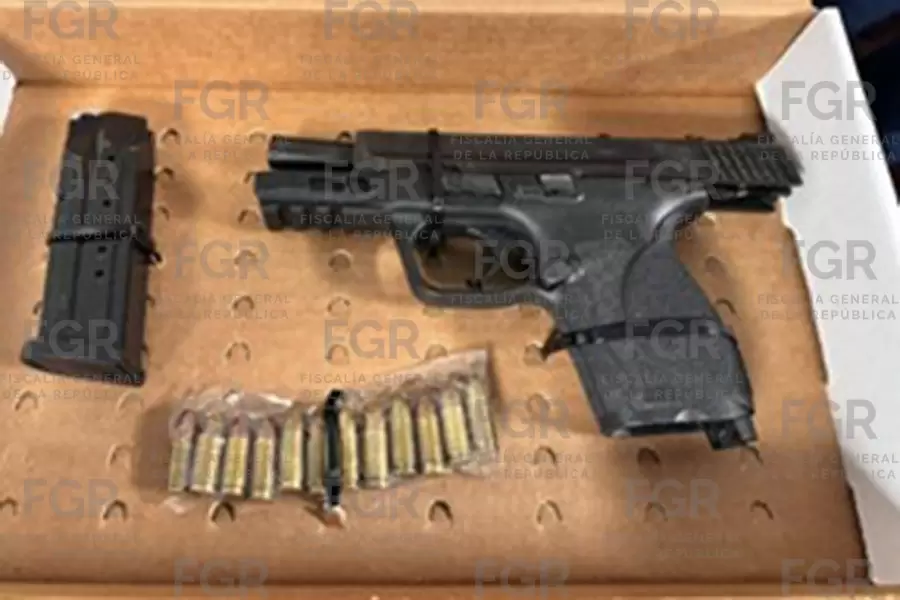 Consigue FGR sentencia de más de 10 años de prisión contra detenido con drogas y armas.