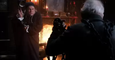 Johnny Depp da vida a un Ebenezer Scrooge.